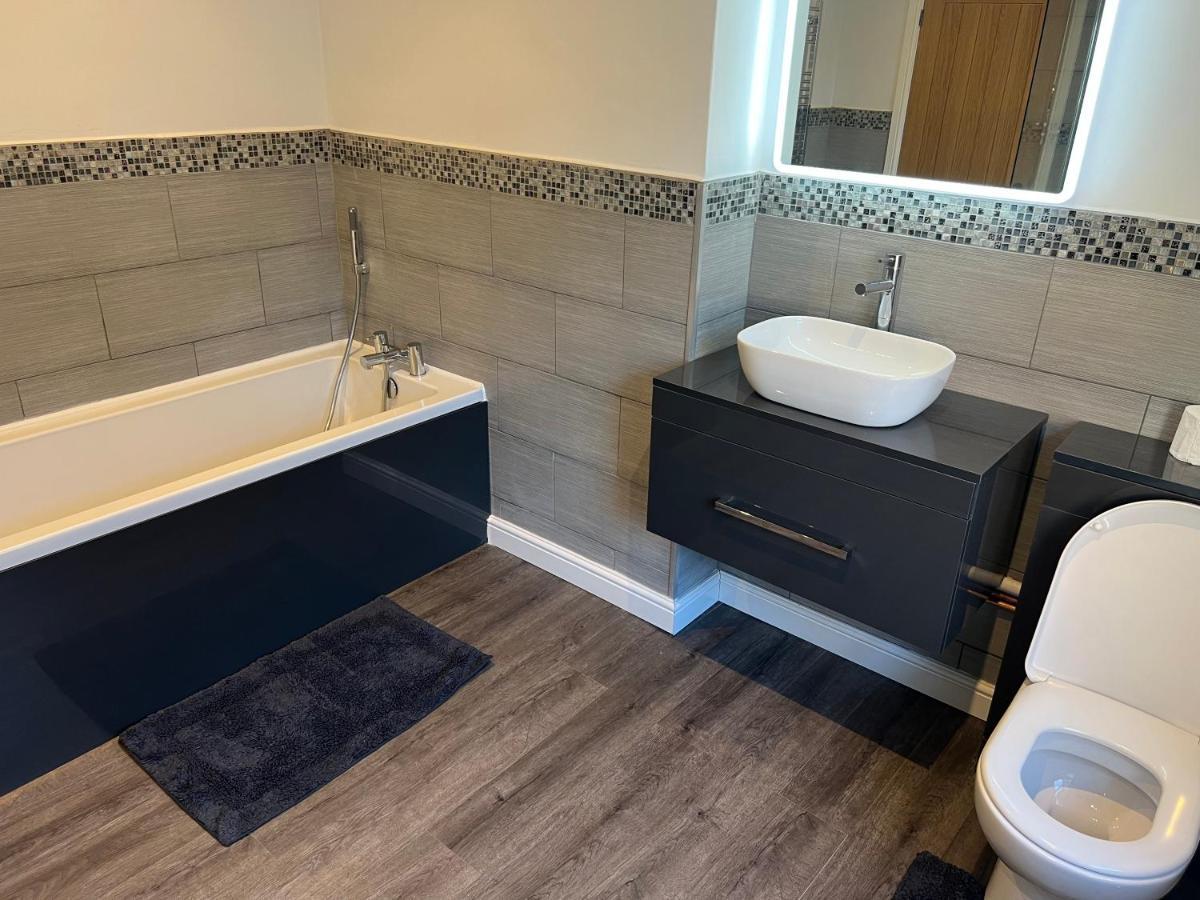 Luxury 2 Bed Apartment Great Location Stoke-on-Trent Bagian luar foto