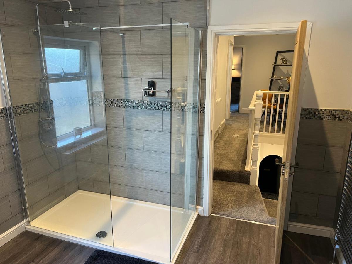 Luxury 2 Bed Apartment Great Location Stoke-on-Trent Bagian luar foto